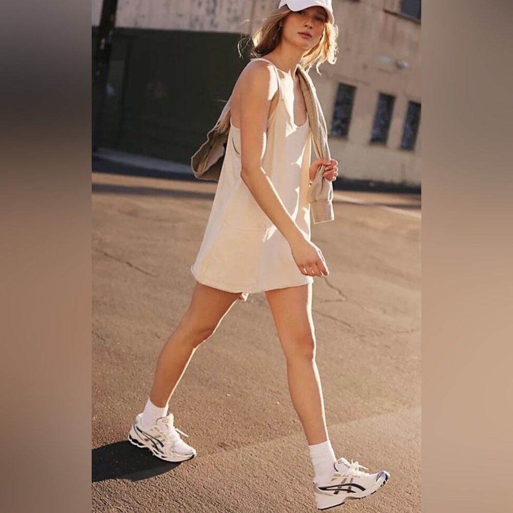 NWT Free People Movement L Hot Shot Mini in Bamboo Neutral Dress Shorts Built In - Picture 2 of 9